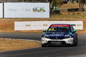 TCR South America: Tiago Pernía segura pressão de Nelsinho Piquet e vence corrida 1 em Curvelo