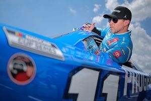 NASCAR Pocono: Denny Hamlin logra la pole, Su&aacute;rez top 10