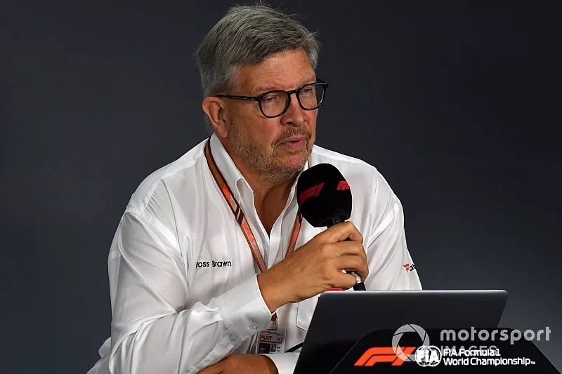 Ross Brawn, Director de F&oacute;rmula Uno de Motorsports en una conferencia de prensa