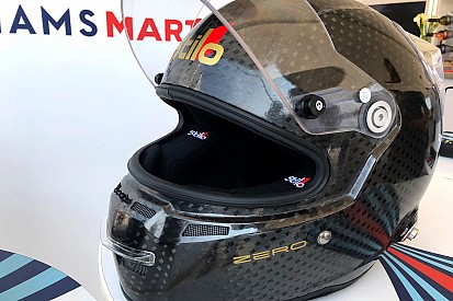 2019-től jönnek az új F1-es sisakok: akár egy 620 km/órás acélgolyónak is ellenállnak