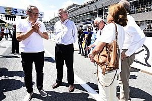 En una visita a MotoGP, Brawn dice: "tenemos que mejorar la F1"