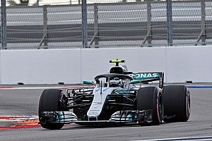Bottas verslaat Hamilton in strijd om pole, Verstappen rijdt alleen in Q1