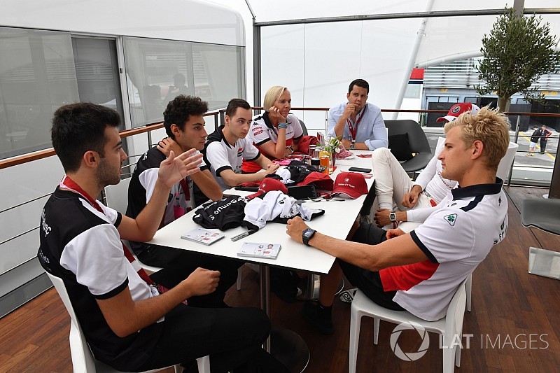 A Sauber a Ferrarira vár, hogy döntsenek Räikkönen/Leclerc kapcsán