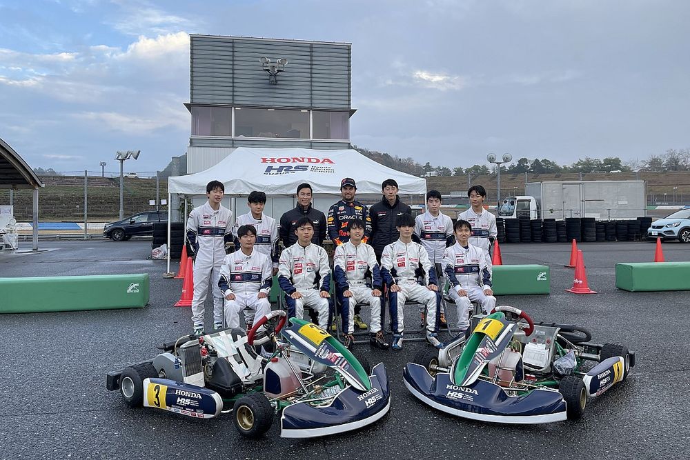 ペレスがF1ドライバー候補にエール! F1への挑戦は「人生の素晴らしい経験になる」上達のコツは”メモ”にあり