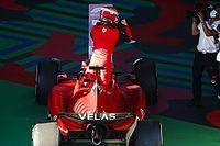 Alle ballen op Leclerc? “Kenmerkt Ferrari om één coureur te steunen”