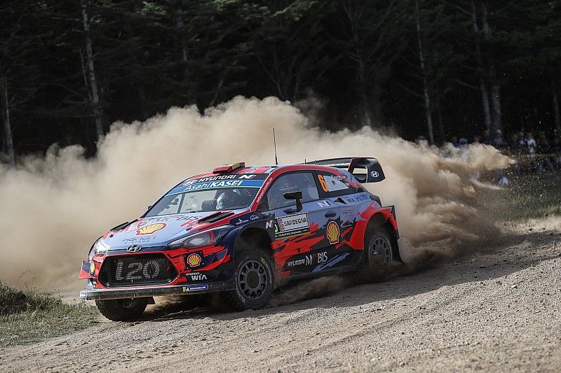 WRC, Rally Italia Sardegna, PS6: Latvala K.O, Neuville sbaglia. Sordo e Tanak in testa!