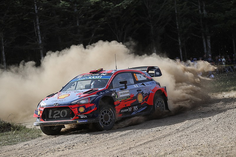 WRC, Rally Italia Sardegna, PS6: Latvala K.O, Neuville sbaglia. Sordo e Tanak in testa!