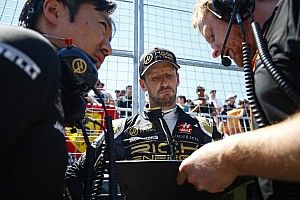 Betörtek Grosjeanékhoz, de az F1-es pilóta az útjukat állta