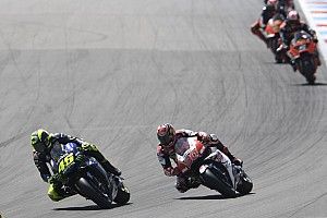 La lesión de Nakagami se produjo tras un choque con Rossi en Assen