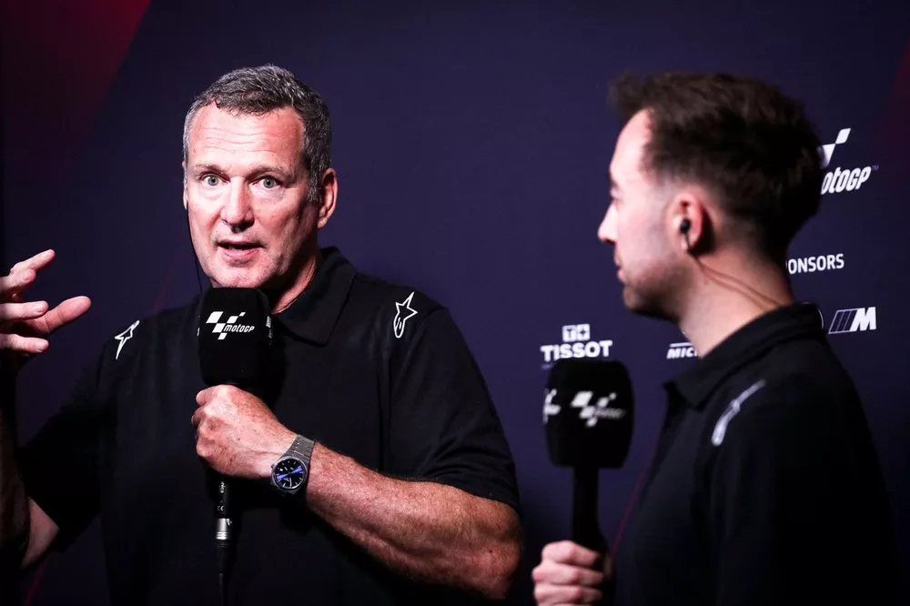 Simon Crafar et Jack Appleyard, pr&eacute;sentateurs TV