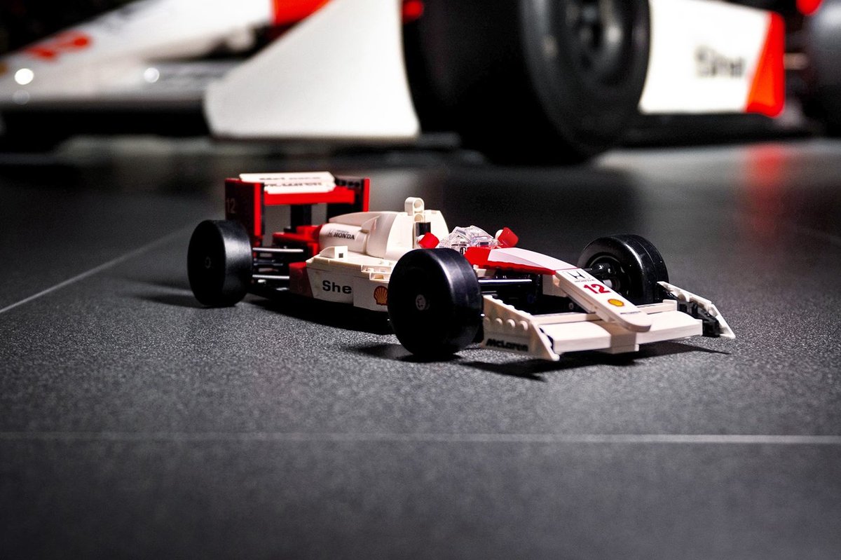 アイルトン・セナのMP4/4がレゴになって登場！ マクラーレンや