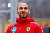 El presidente de la F1 predice una victoria de Hamilton con Ferrari en 2025