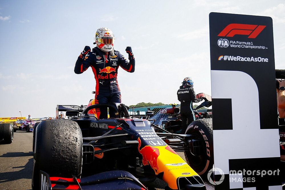 Ganador Max Verstappen, Red Bull Racing, celebra en parc ferme