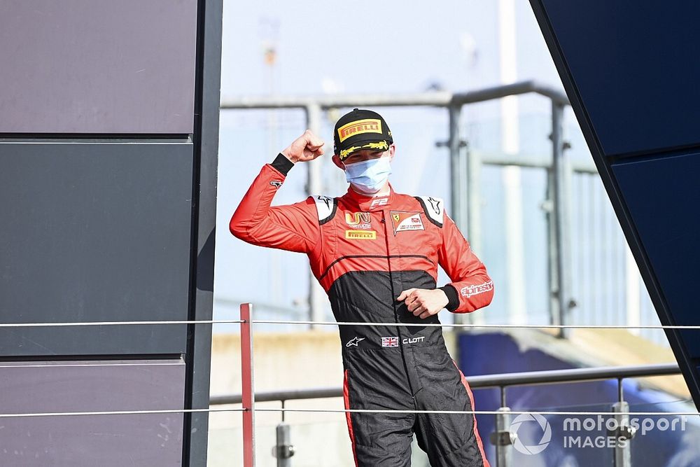 Silverstone F2: Ilott domine ederek kazandı