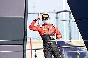 Silverstone F2: Ilott domine ederek kazandı