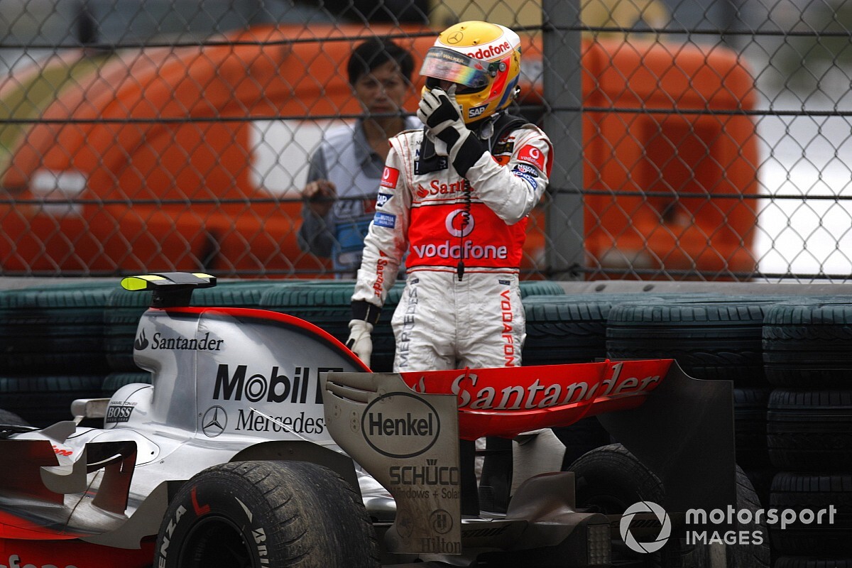 Trauma GP Cina 2007, Hamilton Tolak Pitstop Tambahan