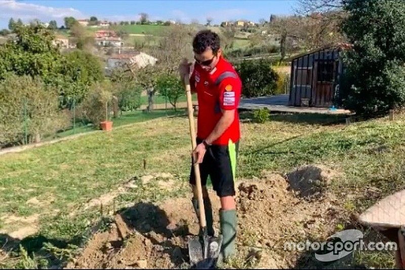 Agricultor, cocinero, músico... nuevos roles de los pilotos de MotoGP