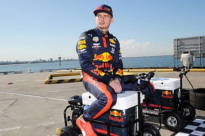 Verstappen a virtuális 12 órás sebringi versenyen indul