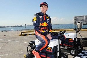Verstappen a virtuális 12 órás sebringi versenyen indul