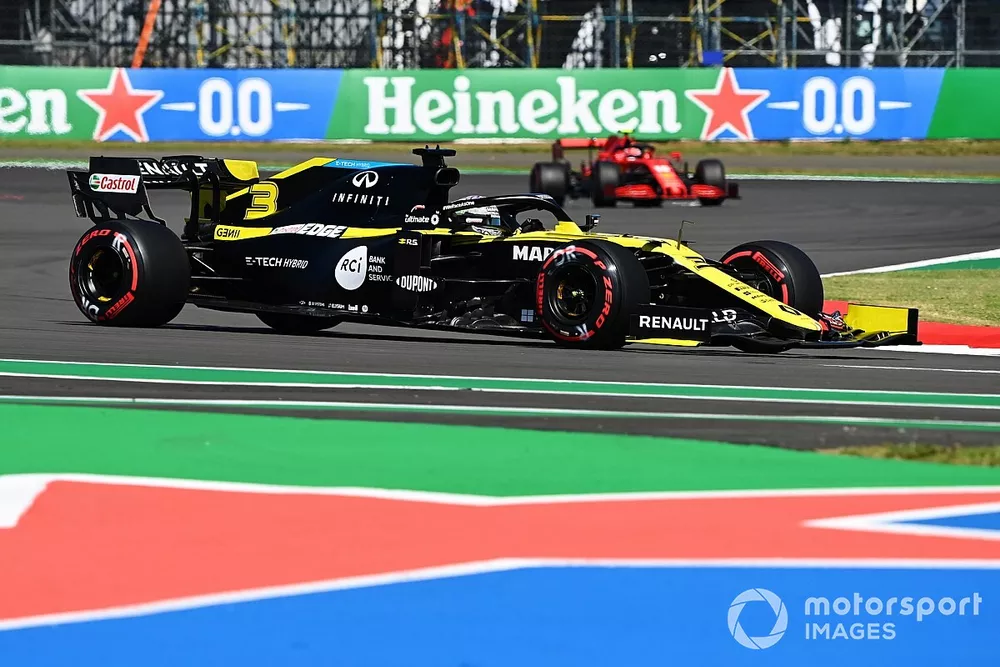Daniel Ricciardo, Renault F1 Team R.S.20, Charles Leclerc, Ferrari SF1000
