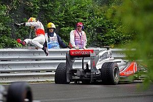 Button és Hamilton drámája: ki volt a hibás? (videó)