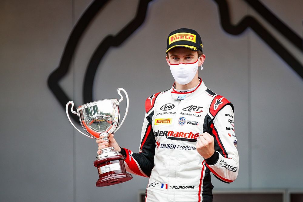 Podium: Race winner Theo Pourchaire, ART Grand Prix