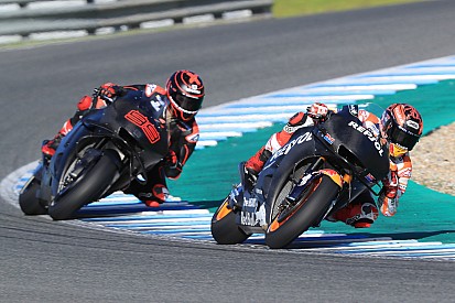 Doohan: Lorenzo não terá desculpas se perder para Márquez