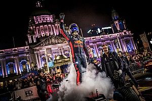 Фото и видео: вечерние заезды Red Bull в Белфасте