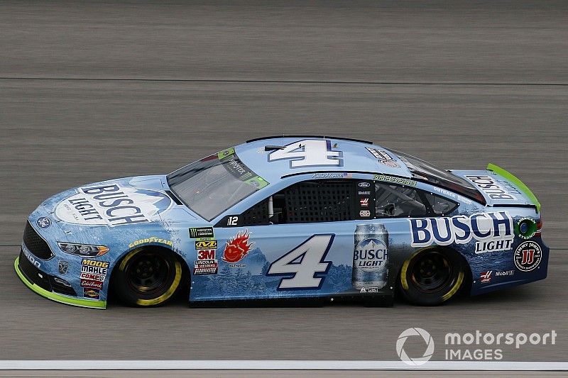 Kevin Harvick beats Blaney and Logano for Stage 2 win