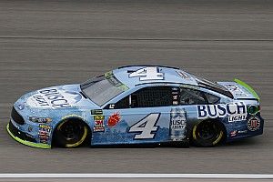 Kevin Harvick beats Blaney and Logano for Stage 2 win