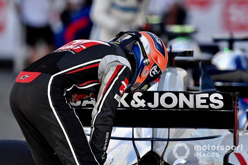 Mobil Grosjean sempat terbakar di lap pertama