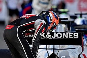 Mobil Grosjean sempat terbakar di lap pertama
