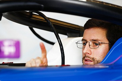 «Это какой-то гоночный день сурка». Пилот BMW в Формуле Е «искусал себе все локти» после гонки в Китае