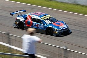 Barrichello vence corrida 1 em Londrina após azar de Fraga