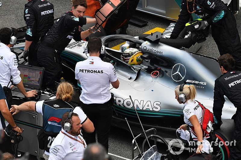 Mercedes: Hamilton a teljes versenyző mintakép, ő jelentette a különbséget idén
