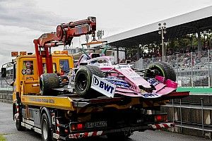 Pérez, ahogy odavágja az F1-es gépét Monzában