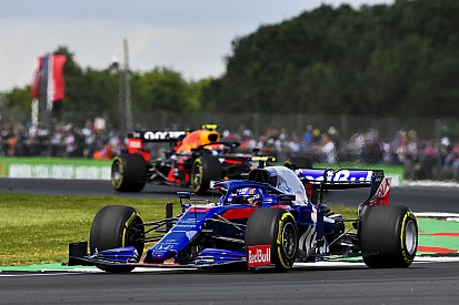BRÉKING: Albon lett Verstappen új csapattársa a Red Bullnál