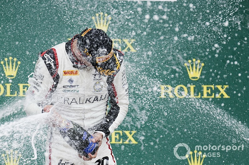 Hitech rządzi na SIlverstone
