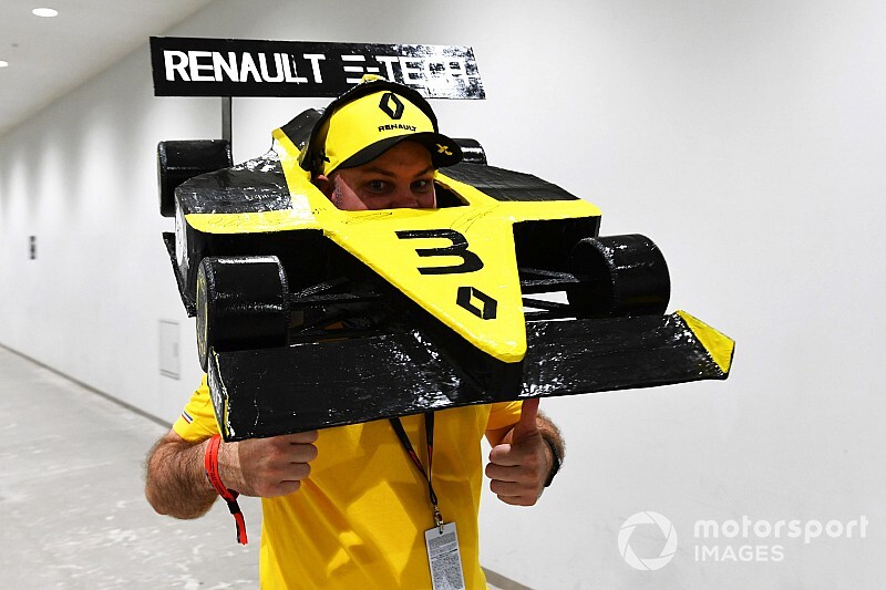 Csodálatos idő fogadta az F1-es csapatokat vasárnap Szuzukában