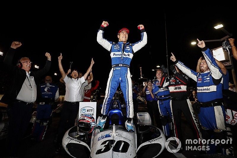 Il vincitore della gara Takuma Sato, Rahal Letterman Lanigan Racing Honda