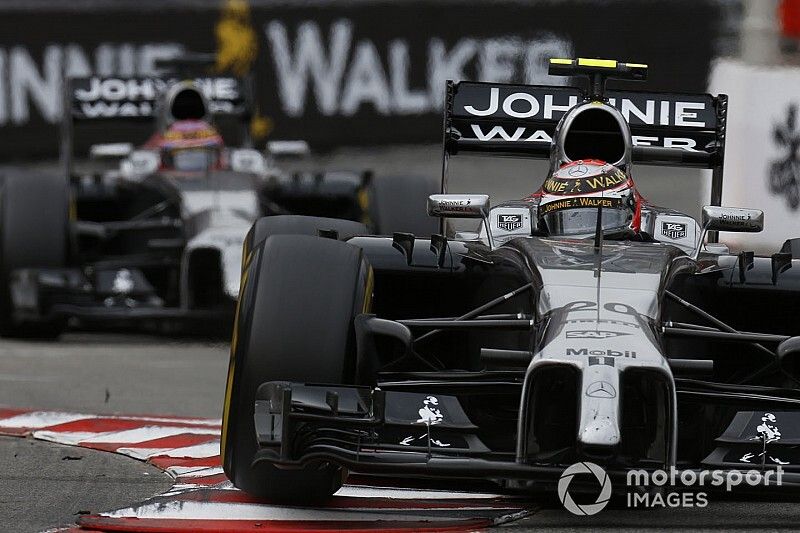Mercedes Vs. McLaren: riválist csinál magának a német bajnok?