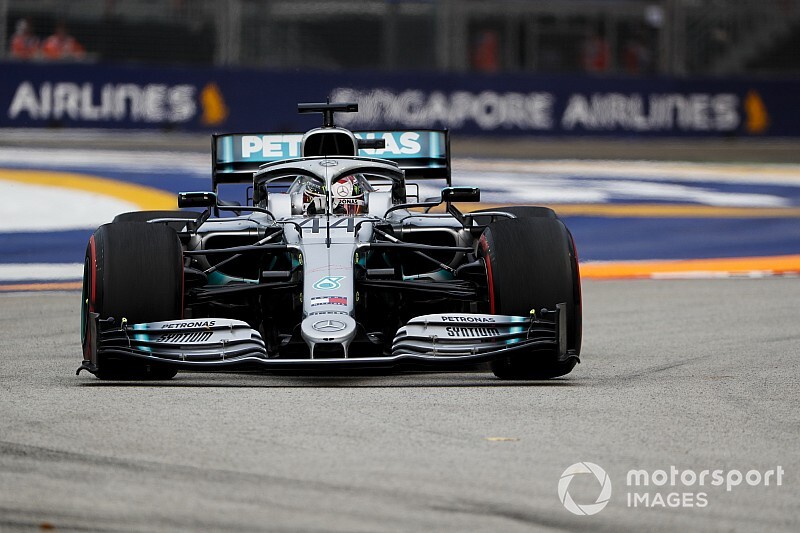 Singapur GP 2. antrenman: Hamilton lider, Verstappen ikinci