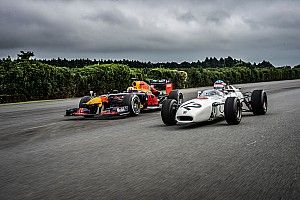 Oválra vitték a Red Bull F1-es versenygépét Japánban: videó