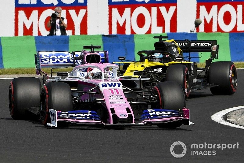 Sergio Perez, Racing Point RP19, devant Daniel Ricciardo, Renault F1 Team R.S.19