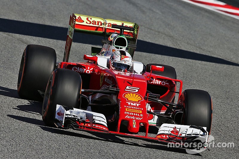 Vettel lidera los primeros libres en Barcelona con doblete de Ferrari
