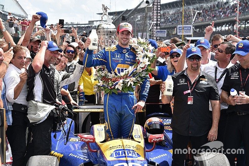 Росси одержал сенсационную победу в сотой Indy 500