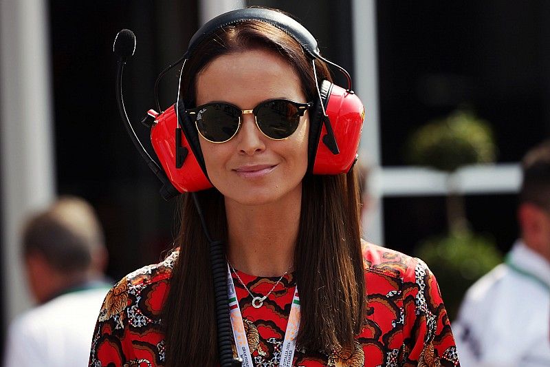 Mulher de Raikkonen debocha de reclamações de Hamilton