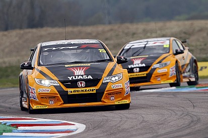 Hot weather forces BTCC to shorten Thruxton races