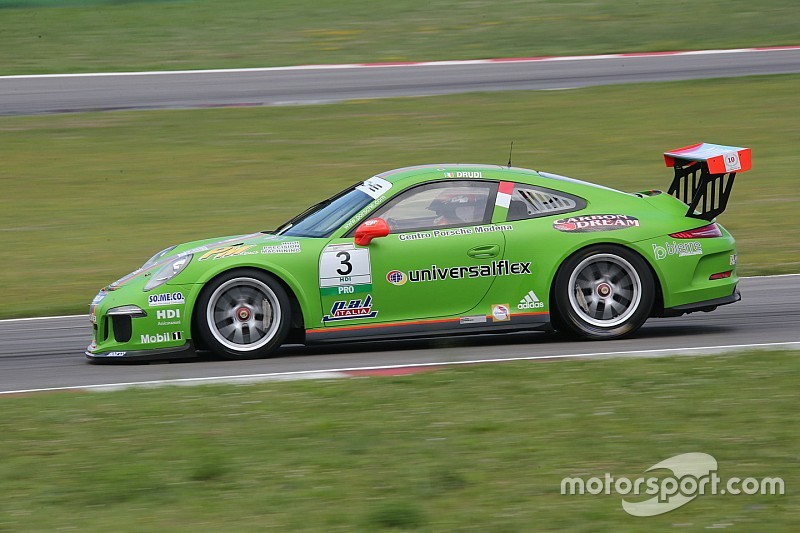 Mattia Drudi sul circuito di casa mette a segno la sua prima pole nella Carrera Cup Italia
