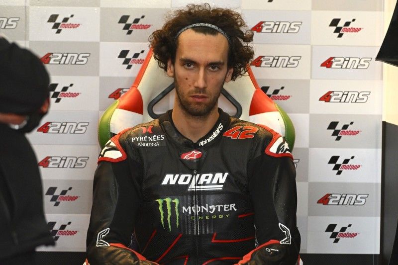 Lange Narbe am Unterarm: Alex Rins wegen "Armpump" operiert